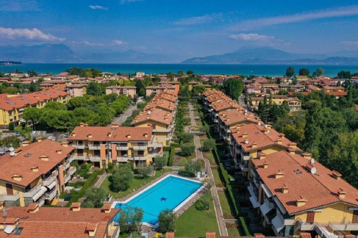 Апартаменты Discovery Flat With Pool & Bikes Сирмионе Экстерьер фото