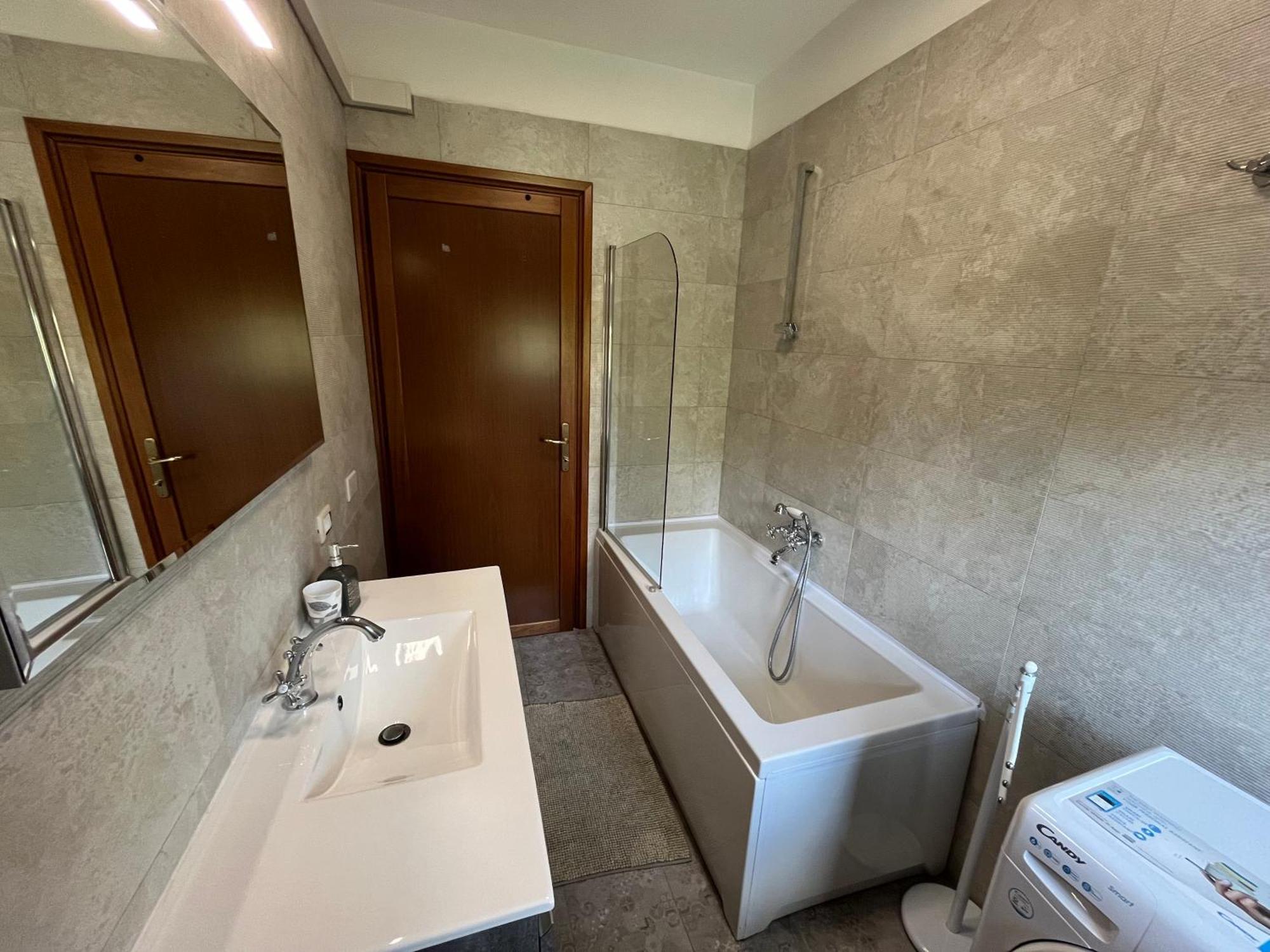 Апартаменты Discovery Flat With Pool & Bikes Сирмионе Экстерьер фото
